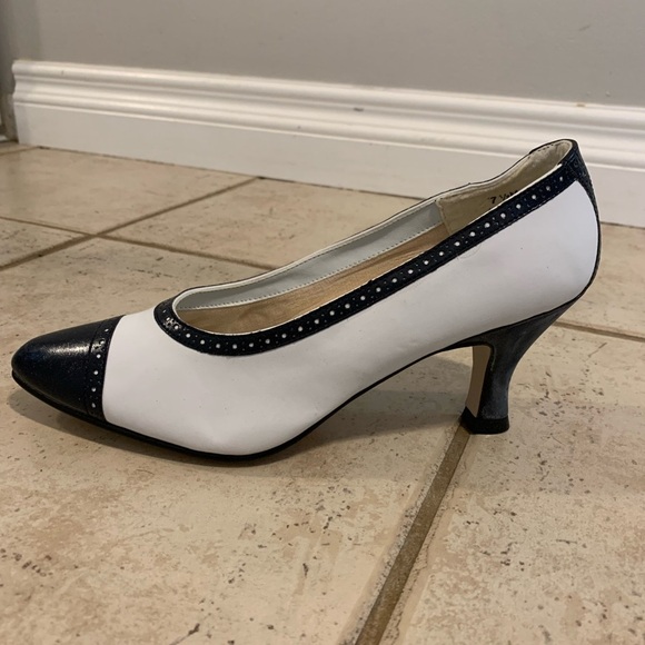 Vintage 101 PARK Black & White Cap Toe Pumps | Spectator Style Heels | Size 7.5M - Picture 2 of 10
